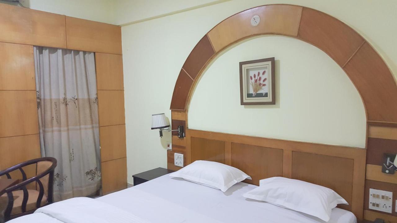 Hotel City Centaur And Convention Center- Vaccinated Staff 벵갈루루 외부 사진